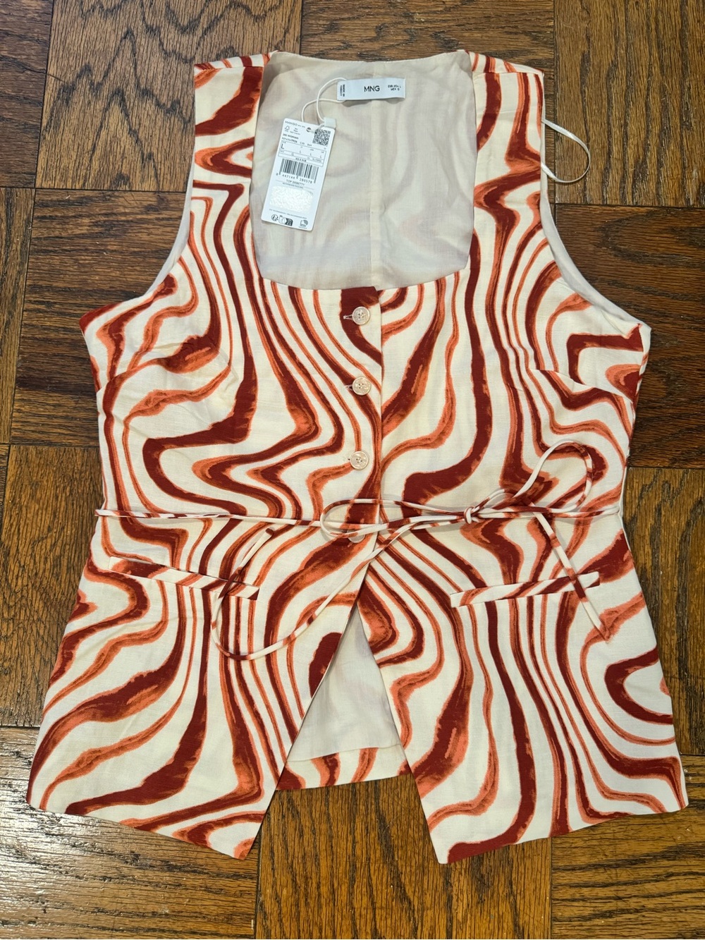 Mango Swirl Print Sleeveless Buttoned Top in Rust and Cream
